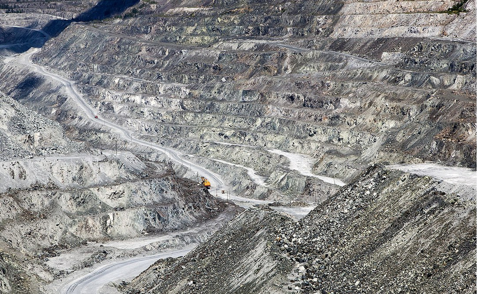 На Урале запускают арт-маршрут до крупнейшего карьера Европы На Урале запускают арт-маршрут до крупнейшего карьера Европы