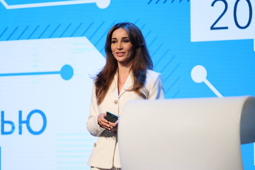 Анфиса Чехова заставила уральского продюсера пройти экстремальное омоложение