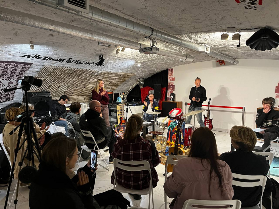 В Екатеринбурге покажут спектакль-инсталляцию о силе слов В Екатеринбурге покажут спектакль-инсталляцию о силе слов