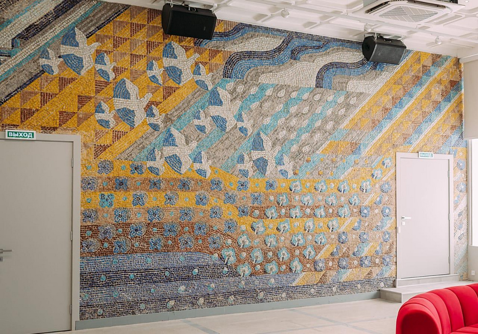 В бывшем кинотеатре «Салют» восстановили советскую мозаику В бывшем кинотеатре «Салют» восстановили советскую мозаику
