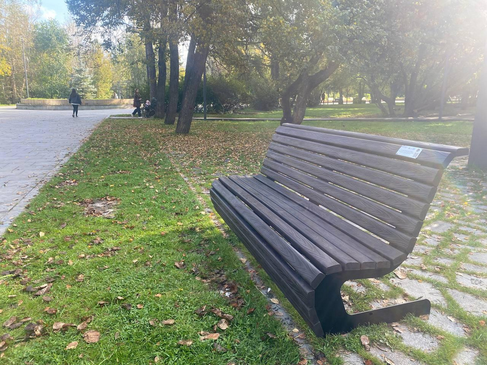 В Екатеринбурге появились эко-скамейки из мусора В Екатеринбурге появились эко-скамейки из мусора