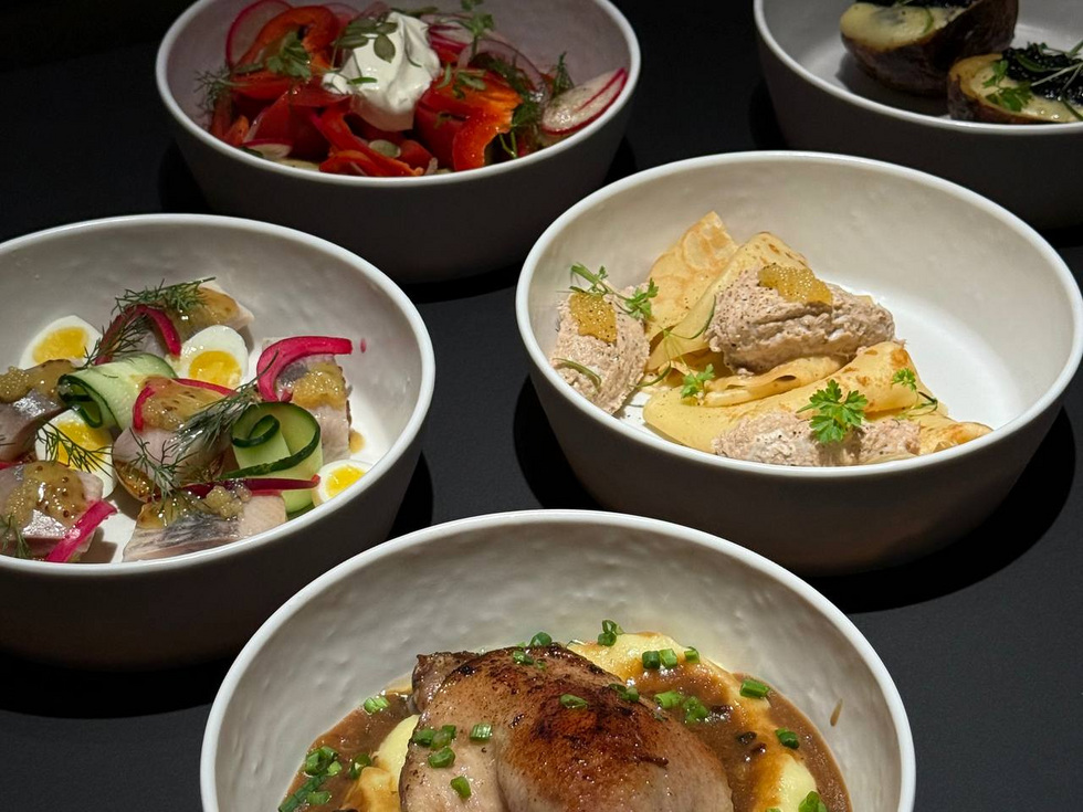 Съедобные стаканчики, орзо с гребешками и тирамису с кофейной икрой. Гастроновости Екатеринбурга Съедобные стаканчики, орзо с гребешками и тирамису с кофейной икрой. Гастроновости Екатеринбурга