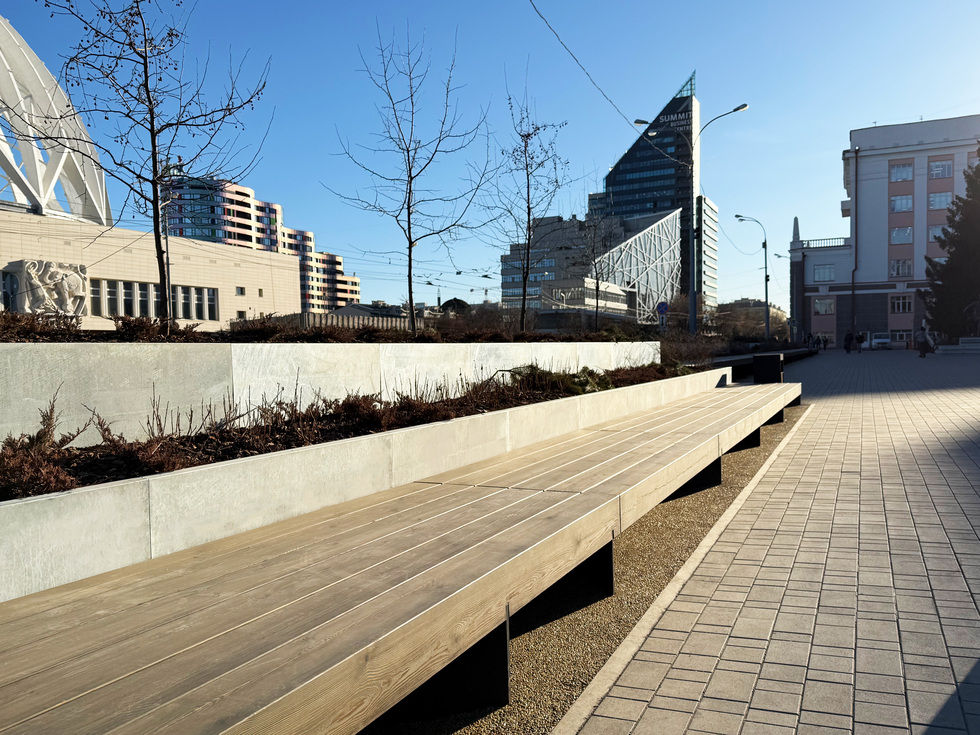 Возле УрГЭУ завершился первый этап по созданию сквера Возле УрГЭУ завершился первый этап по созданию сквера