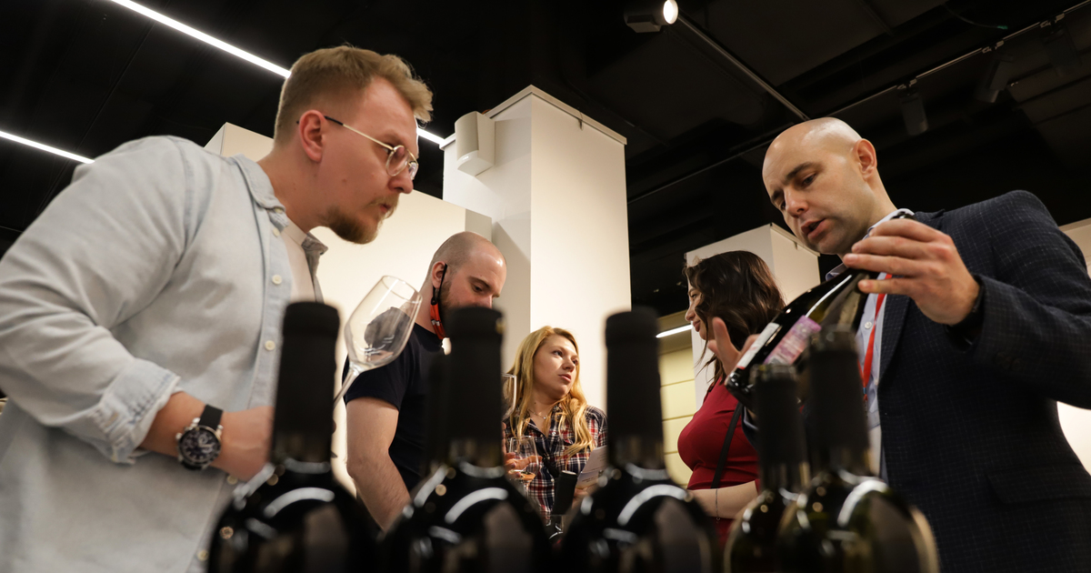 Вино екатеринбург. Rus Wine Fest 2021. Фестиваль российского виноделия. Фестиваль российских вин Екатеринбург. Фестиваль вайн фест 2021.