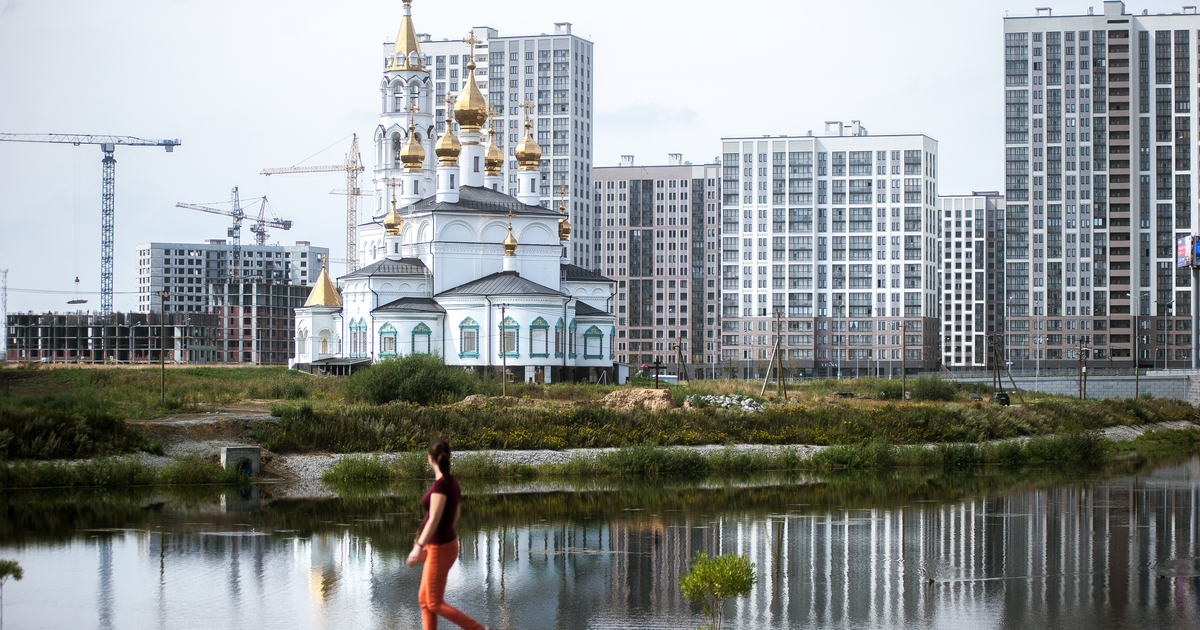 Вода академическая. Преображенский парк Академический. Преображенский парк Екатеринбург. Набережная в академическом Екатеринбург. Преображенский парк Академический Екатеринбург 2022.